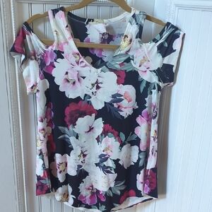 Elegant Floral Cold Shoulder Top. NWOT